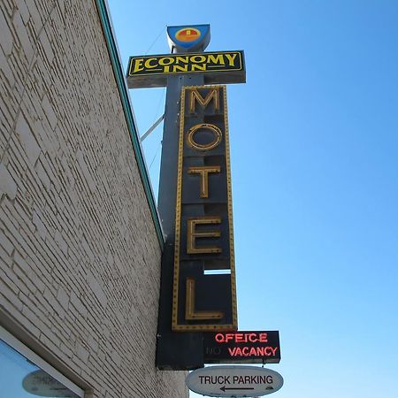 Economy Inn Ontario Extérieur photo