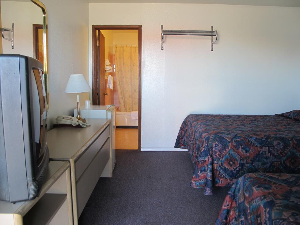 Economy Inn Ontario Chambre photo
