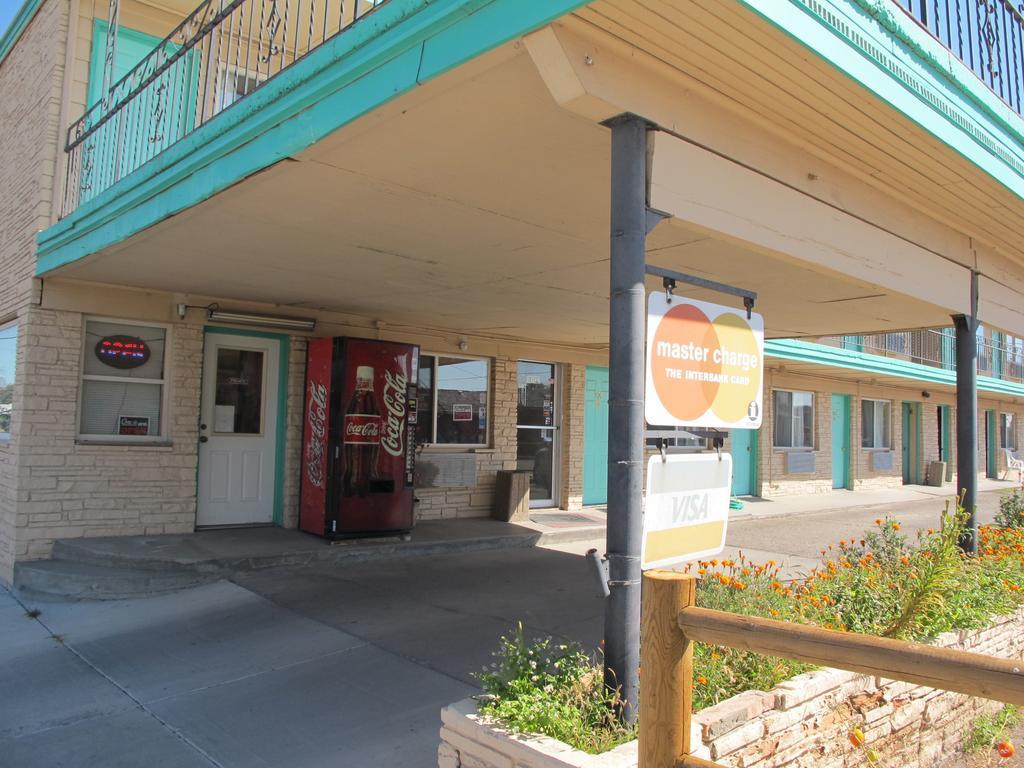 Economy Inn Ontario Extérieur photo
