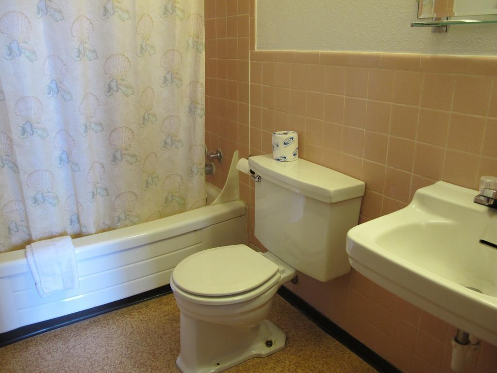 Economy Inn Ontario Chambre photo