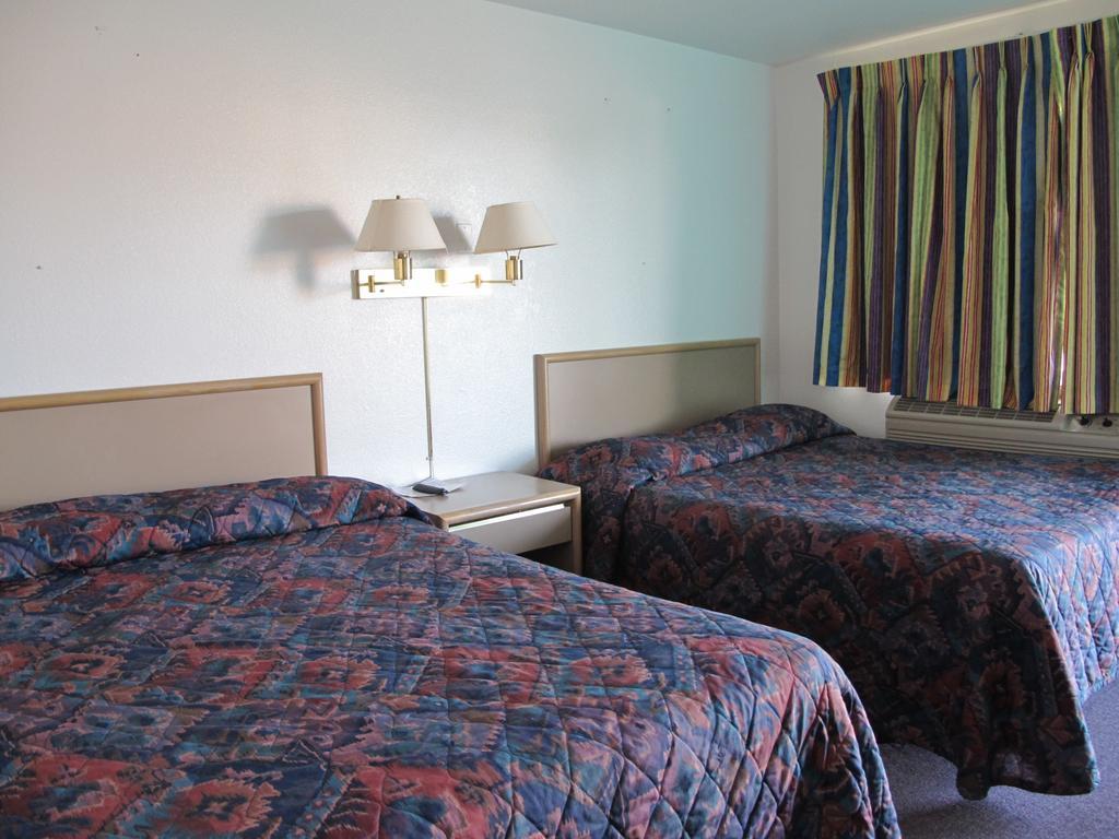 Economy Inn Ontario Chambre photo