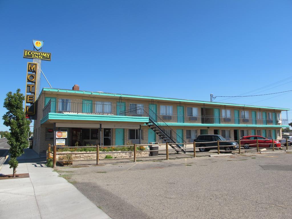 Economy Inn Ontario Extérieur photo