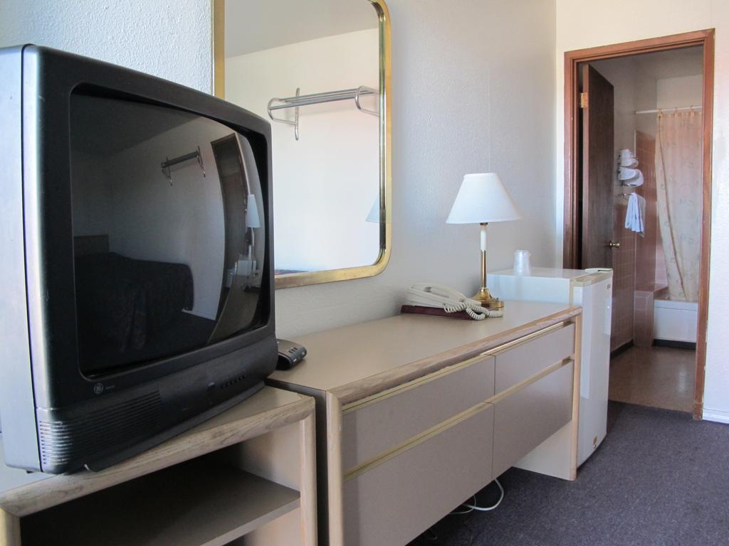Economy Inn Ontario Chambre photo